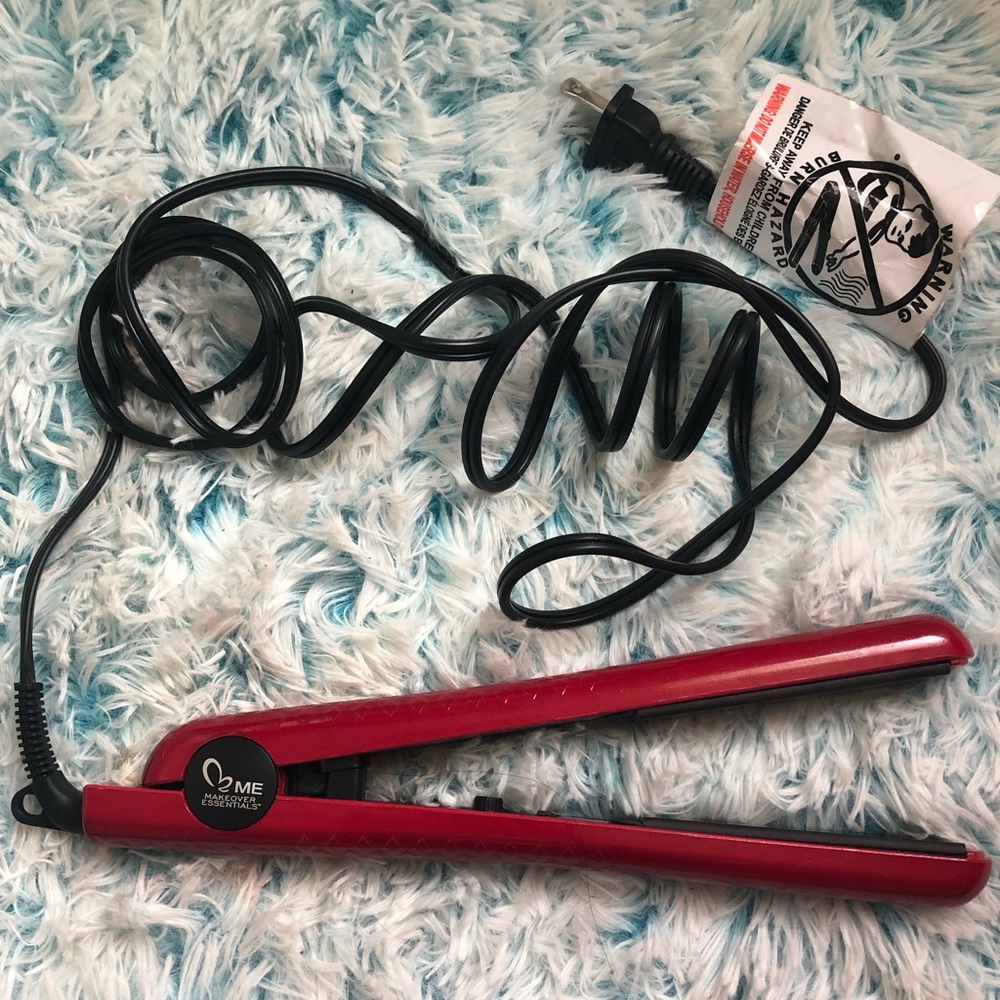 Makeover Essentials Red Hair Straightener